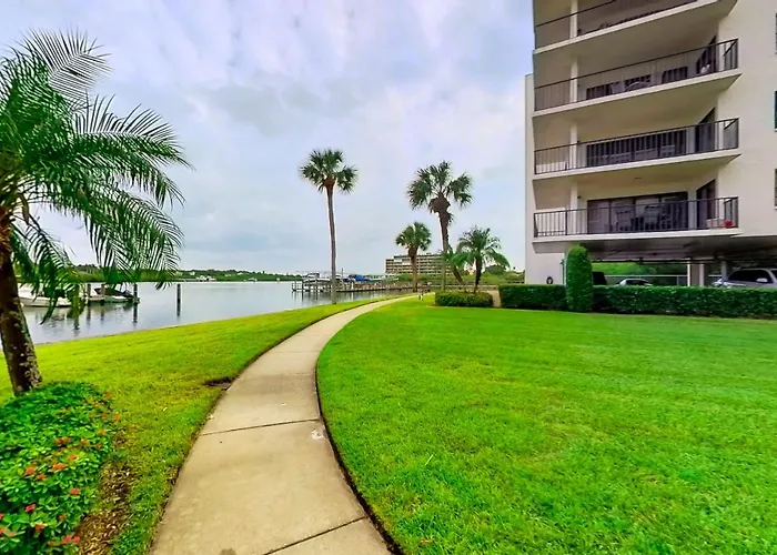 Golden Shores 407
